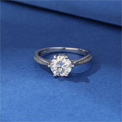 Moissanite Ring - 1.00 Carat Vs2 D Round cut