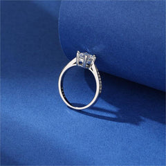 Moissanite Ring - 1.00 Carat Vs2 D Round cut