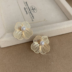 Blurred Primrose - Freshwater Pearl Copper Earring