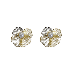 Blurred Primrose - Freshwater Pearl Copper Earring